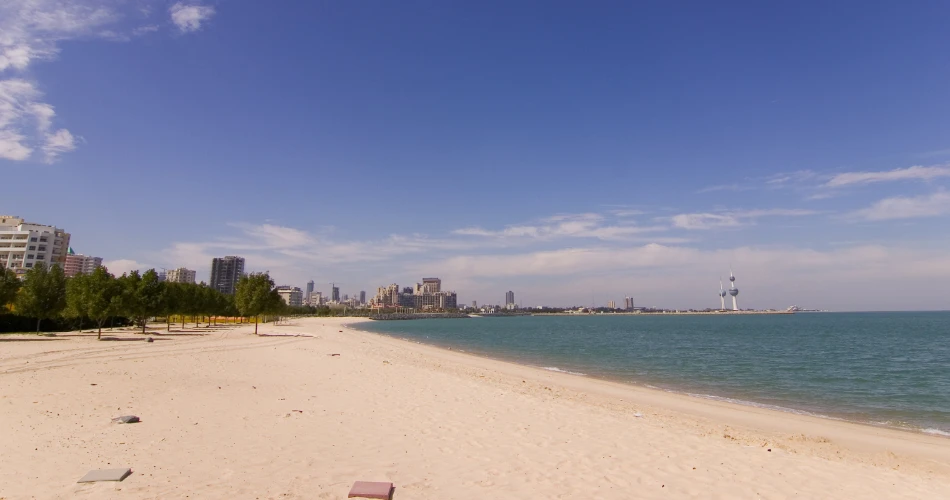 阿尔基兰的一天。沙漠与海洋的交汇处