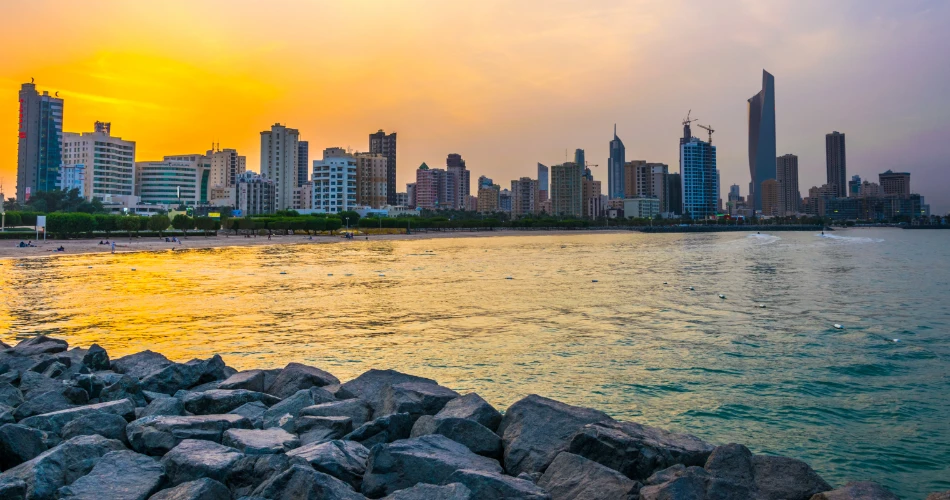 阿尔基兰的一天。沙漠与海洋的交汇处