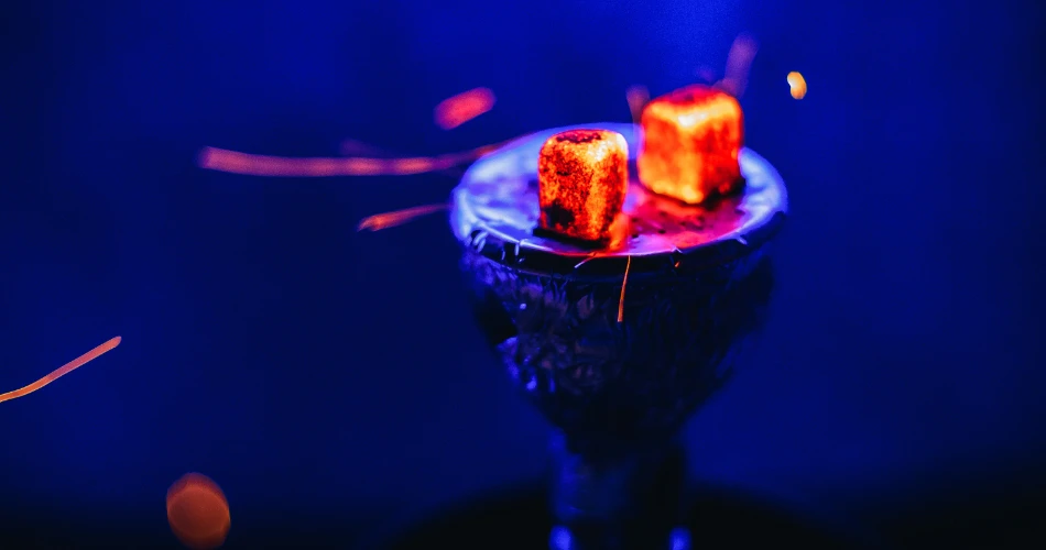 阿尔基兰的海滨餐饮。哪里可以享受美景用餐