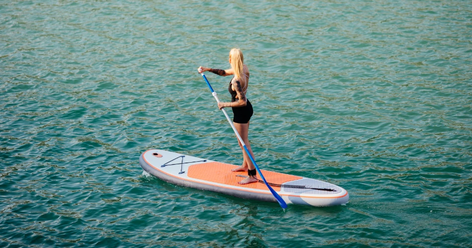 Al Khiran'daki En İyi Su Maceraları. Kano, Jet Ski ve Daha Fazlası